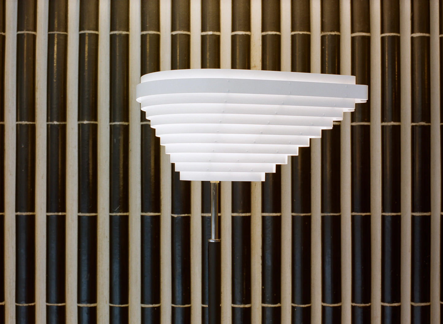 A805 "Enkelinsiipi" Lattiavalaisin | Alvar Aalto, 1954