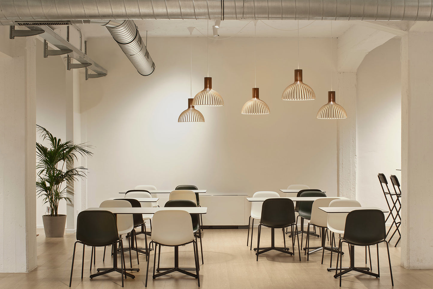 Victo Small 4251 Pendant Lamp | Seppo Koho