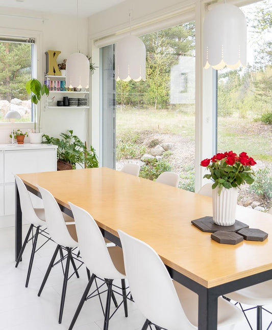 Kielo riippuvalaisin | Laura Väre