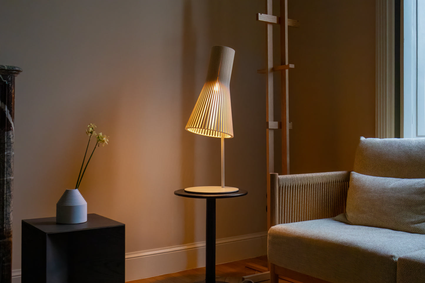 Secto 4220 Table Lamp | Seppo Koho