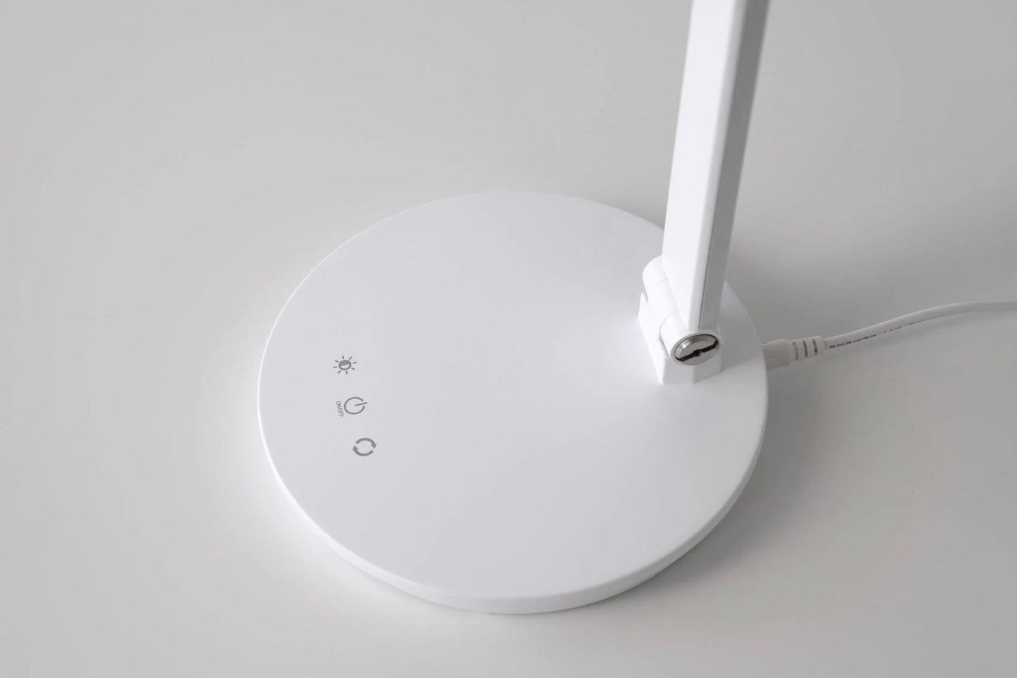 Inari desk lamp | INNOLUX
